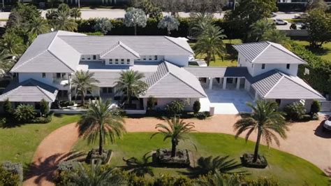 Inside Bhad Bhabies $6.1million Florida mansion she bought。